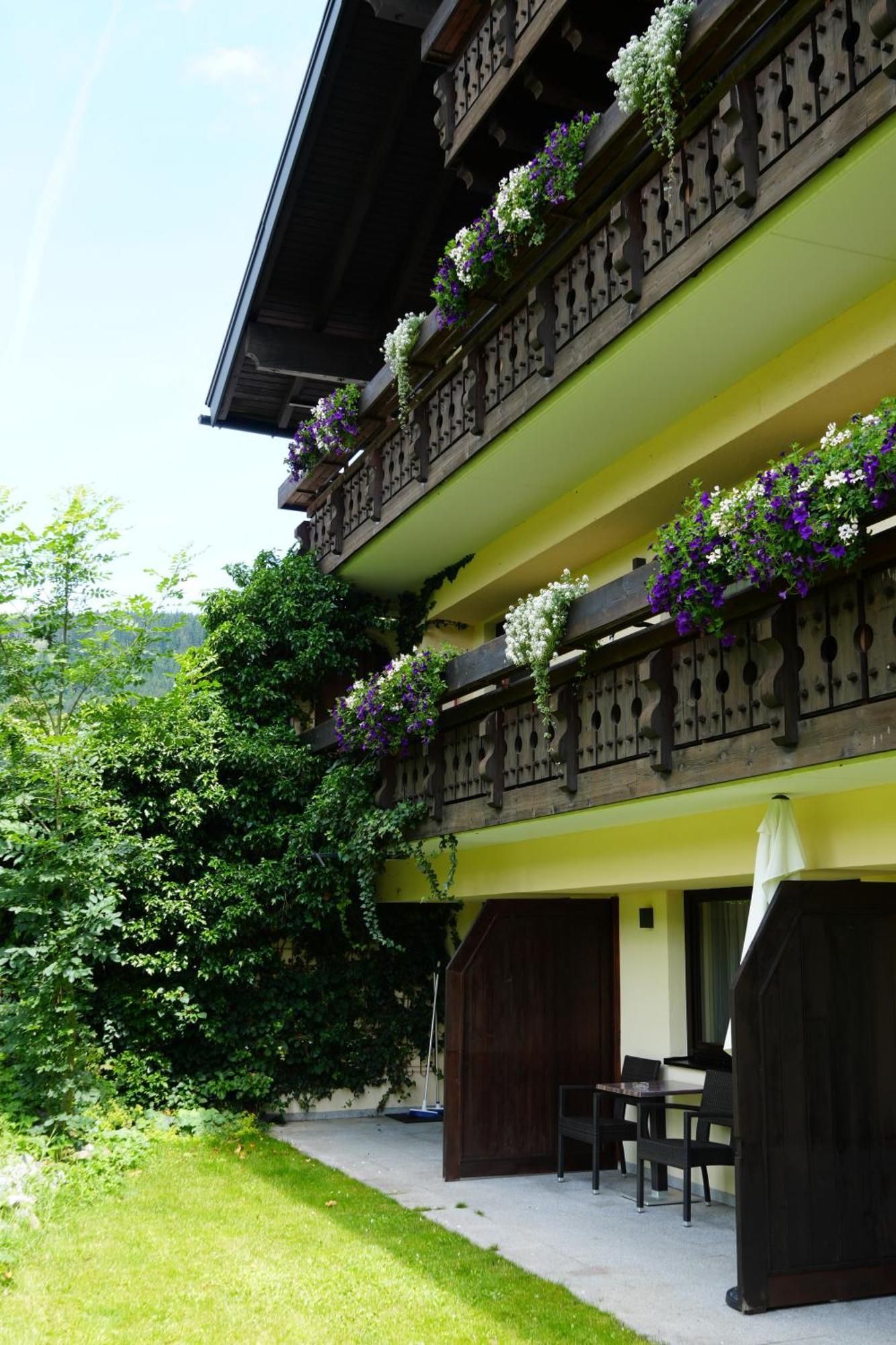 Boutique Hotel Herzhof - Garni-Appartements - Adults Only Riezlern Zewnętrze zdjęcie