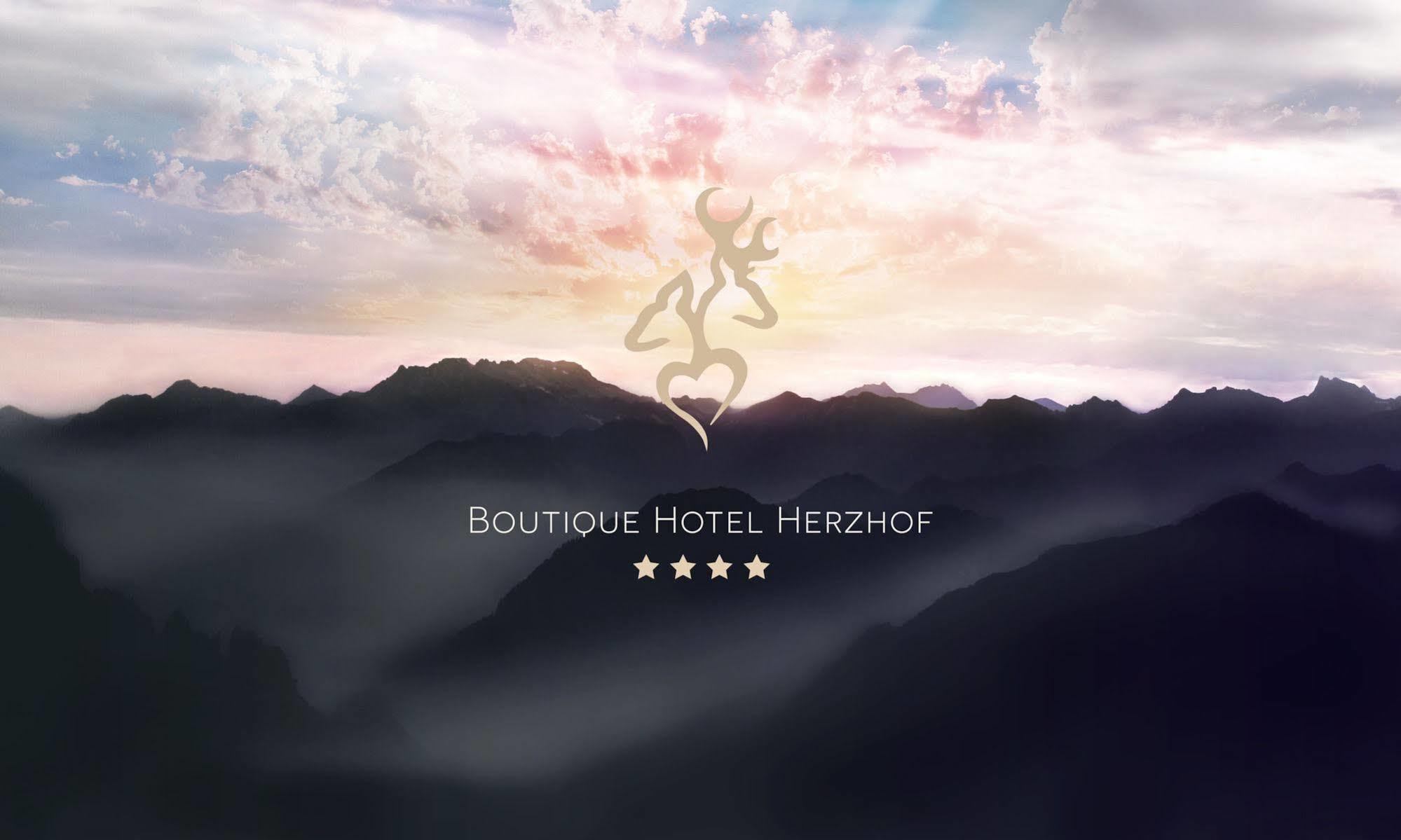 Boutique Hotel Herzhof - Garni-Appartements - Adults Only Riezlern Zewnętrze zdjęcie