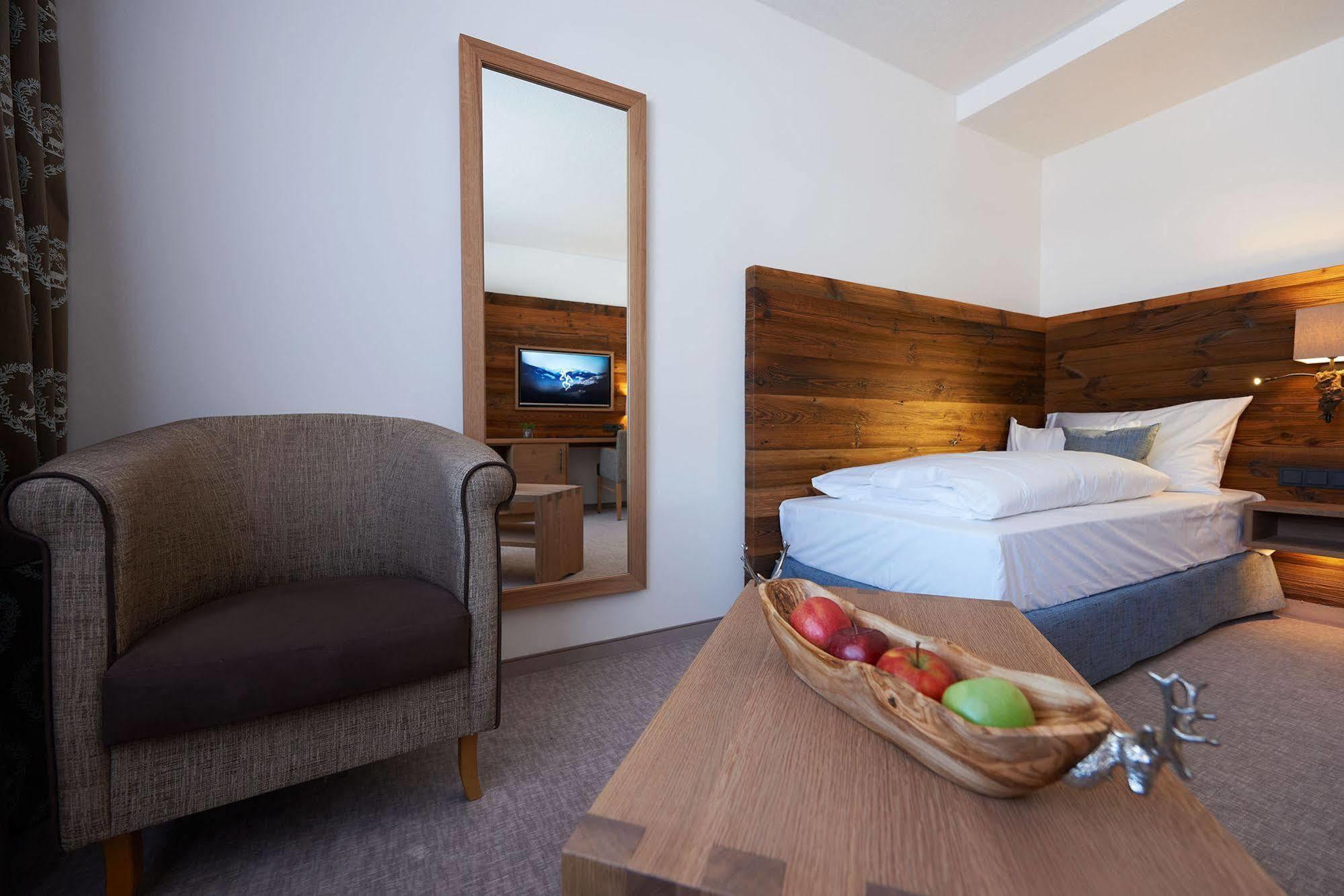 Boutique Hotel Herzhof - Garni-Appartements - Adults Only Riezlern Zewnętrze zdjęcie