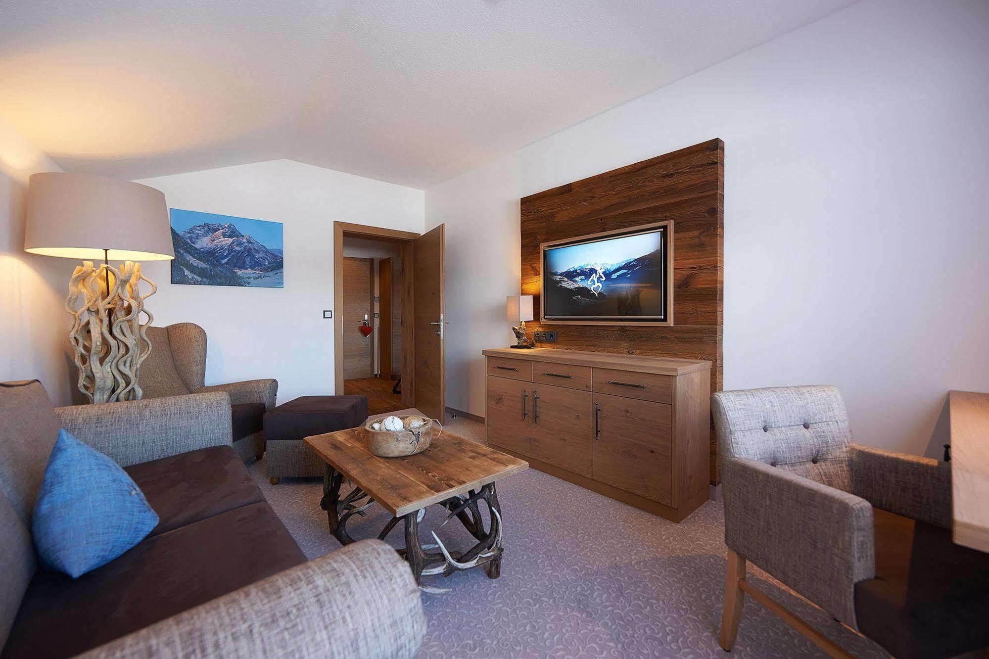 Boutique Hotel Herzhof - Garni-Appartements - Adults Only Riezlern Zewnętrze zdjęcie