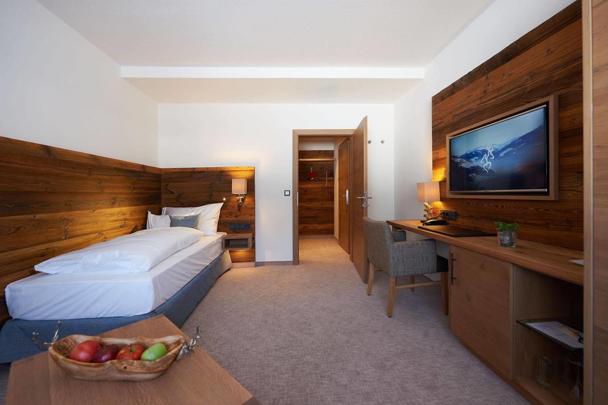 Boutique Hotel Herzhof - Garni-Appartements - Adults Only Riezlern Zewnętrze zdjęcie