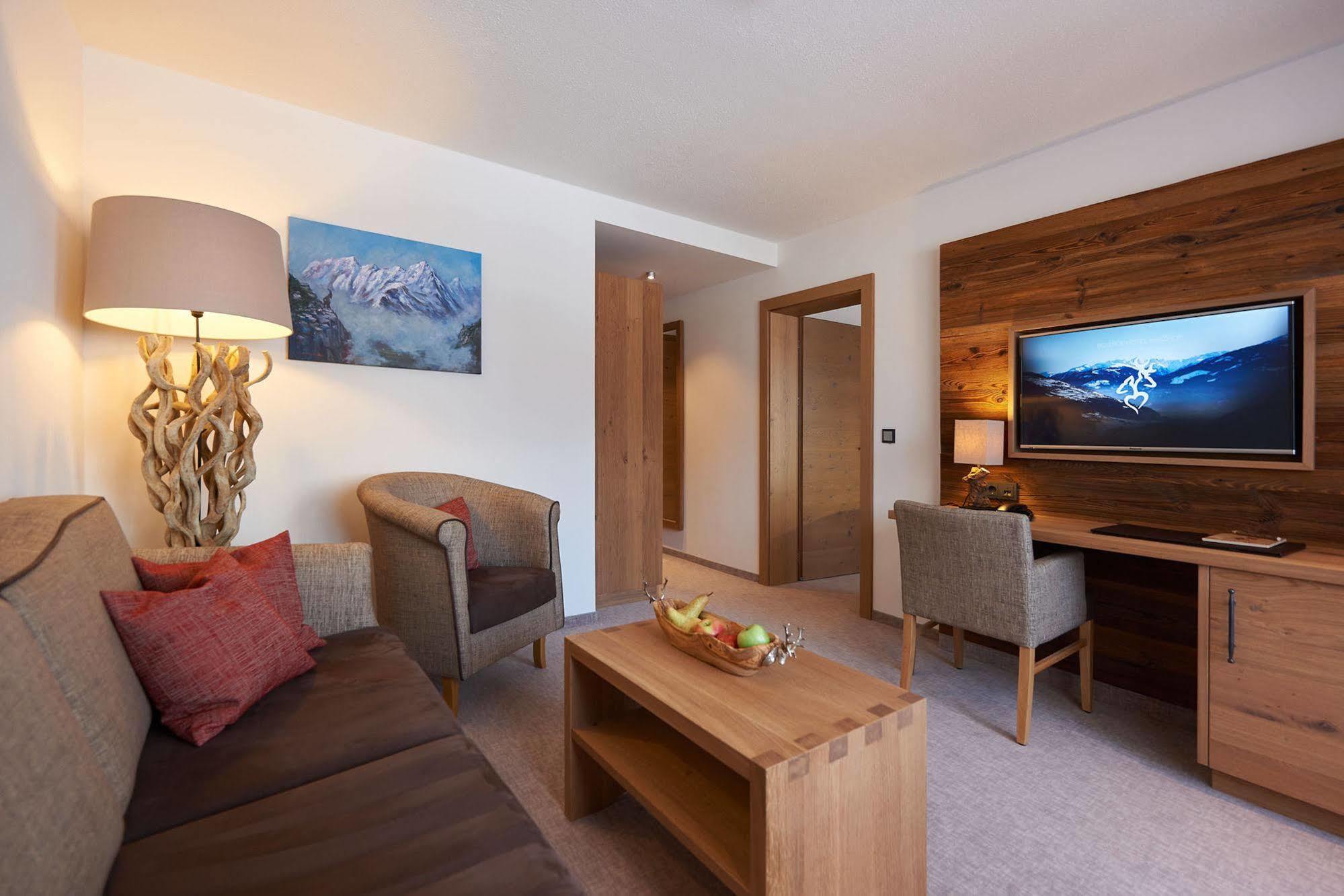 Boutique Hotel Herzhof - Garni-Appartements - Adults Only Riezlern Zewnętrze zdjęcie