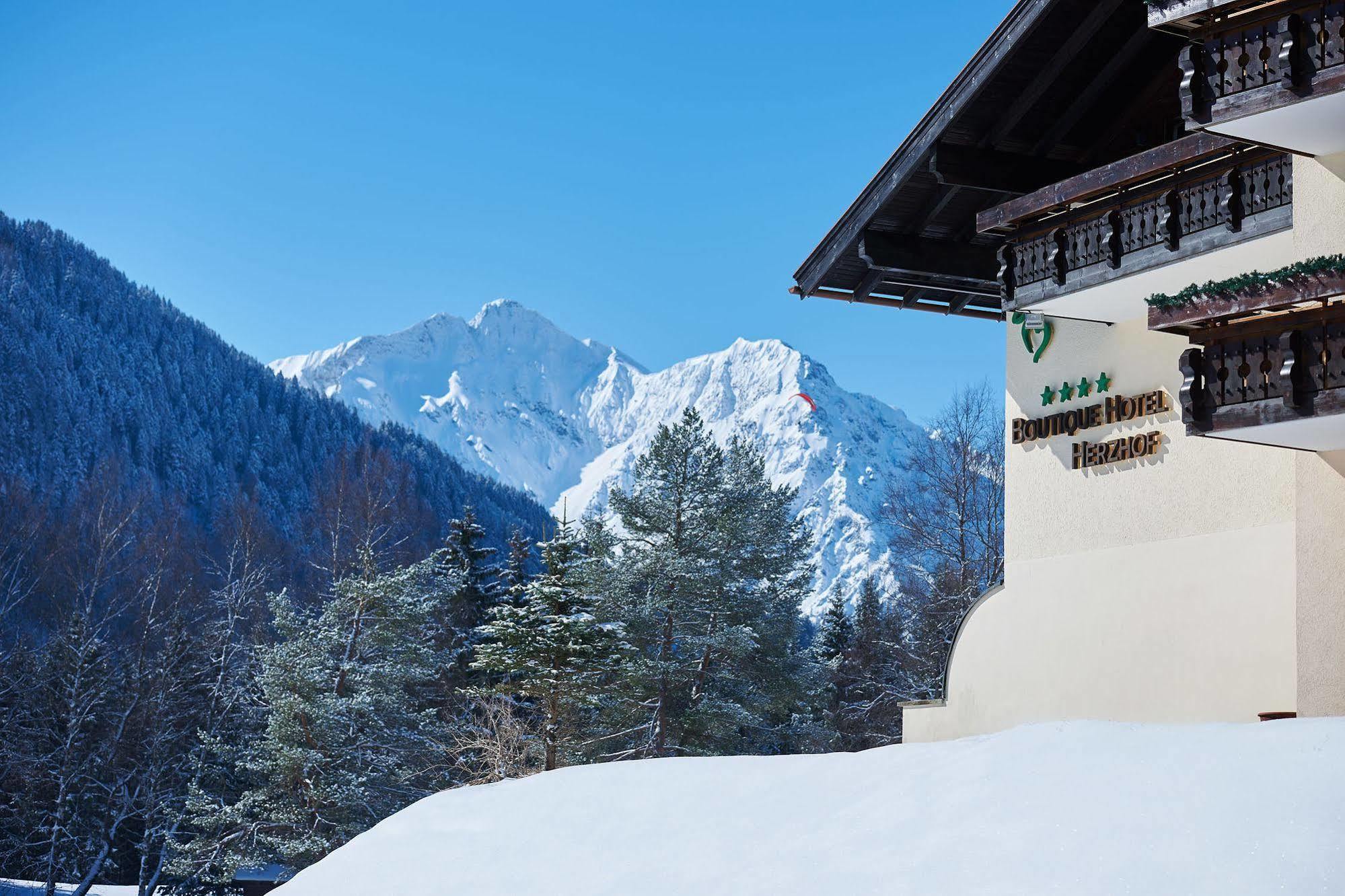 Boutique Hotel Herzhof - Garni-Appartements - Adults Only Riezlern Zewnętrze zdjęcie